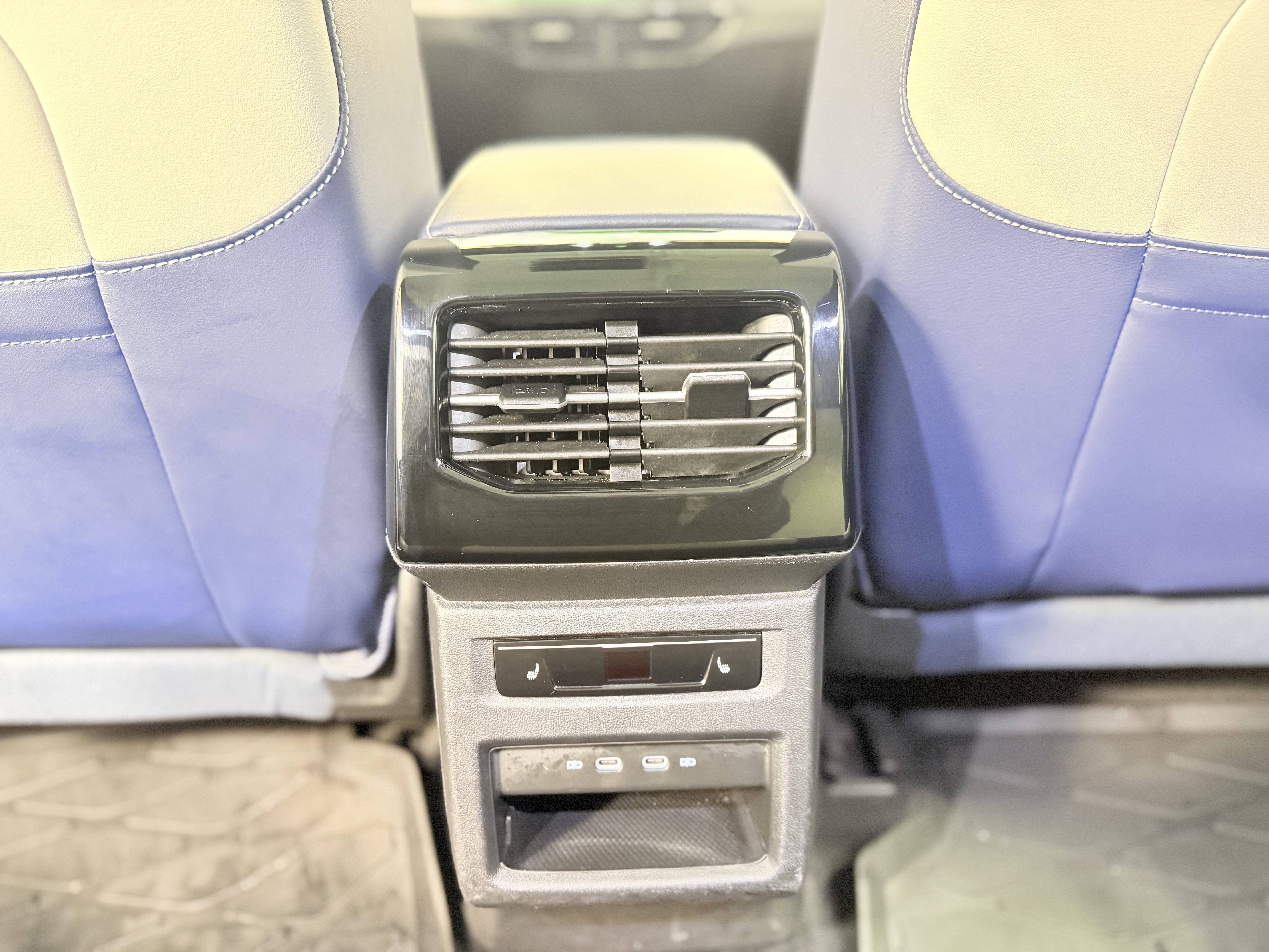 Used 2023 Volkswagen ID.4 Pro S Plus image 27