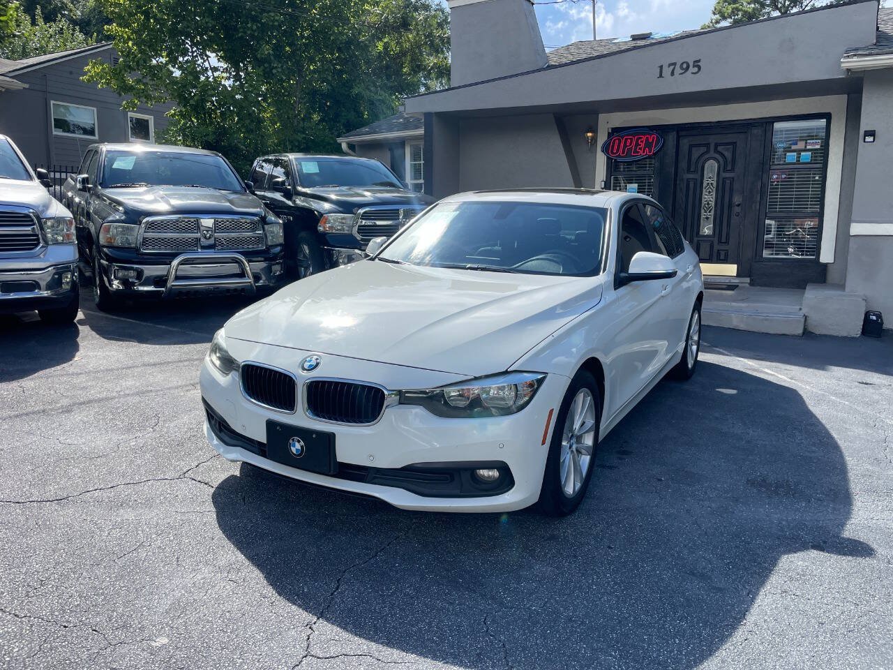 Used 2016 BMW 320i xDrive Sedan w/ Driver Assistance Package AWD/4WD image 2