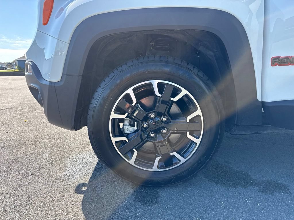 Used 2023 Jeep Renegade Trailhawk w/ Trailhawk Elite Group AWD/4WD image 40