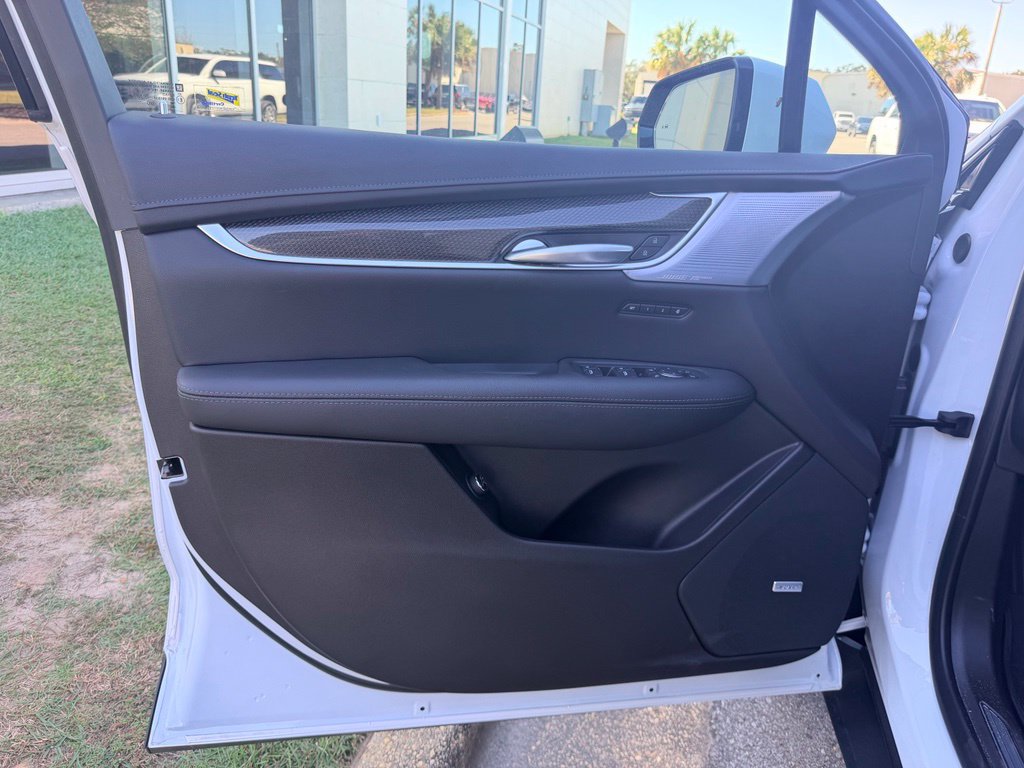 New 2026 Cadillac XT5 Sportv w/ LPO, Floor Liner Package AWD/4WD image 10
