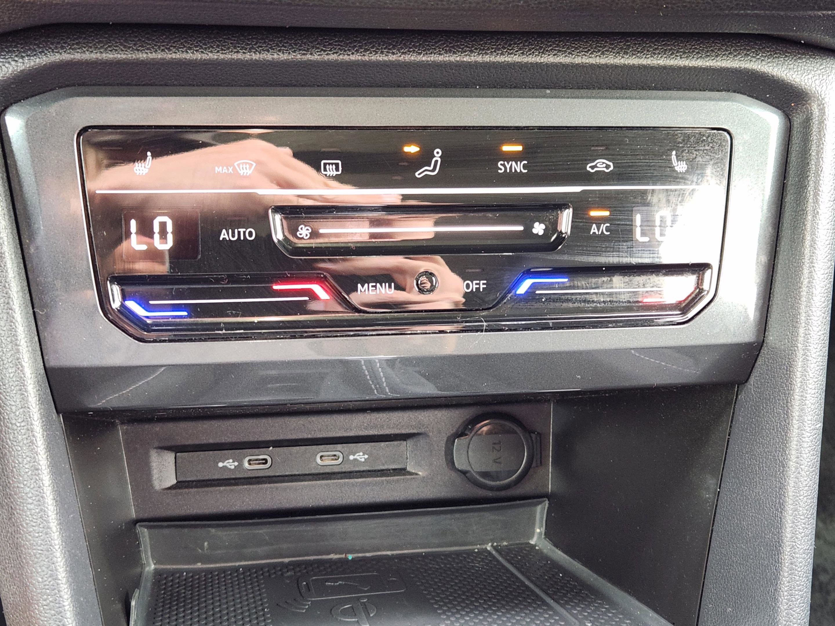 Used 2022 Volkswagen Tiguan SE R-Line image 10