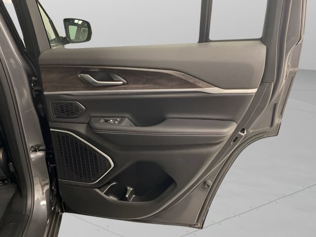 Used 2026 Jeep Grand Cherokee Limited w/ Limited Altitude Package AWD/4WD image 29