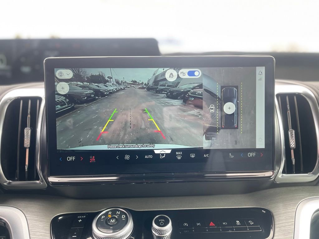 Used 2025 Ford Expedition Platinum image 19