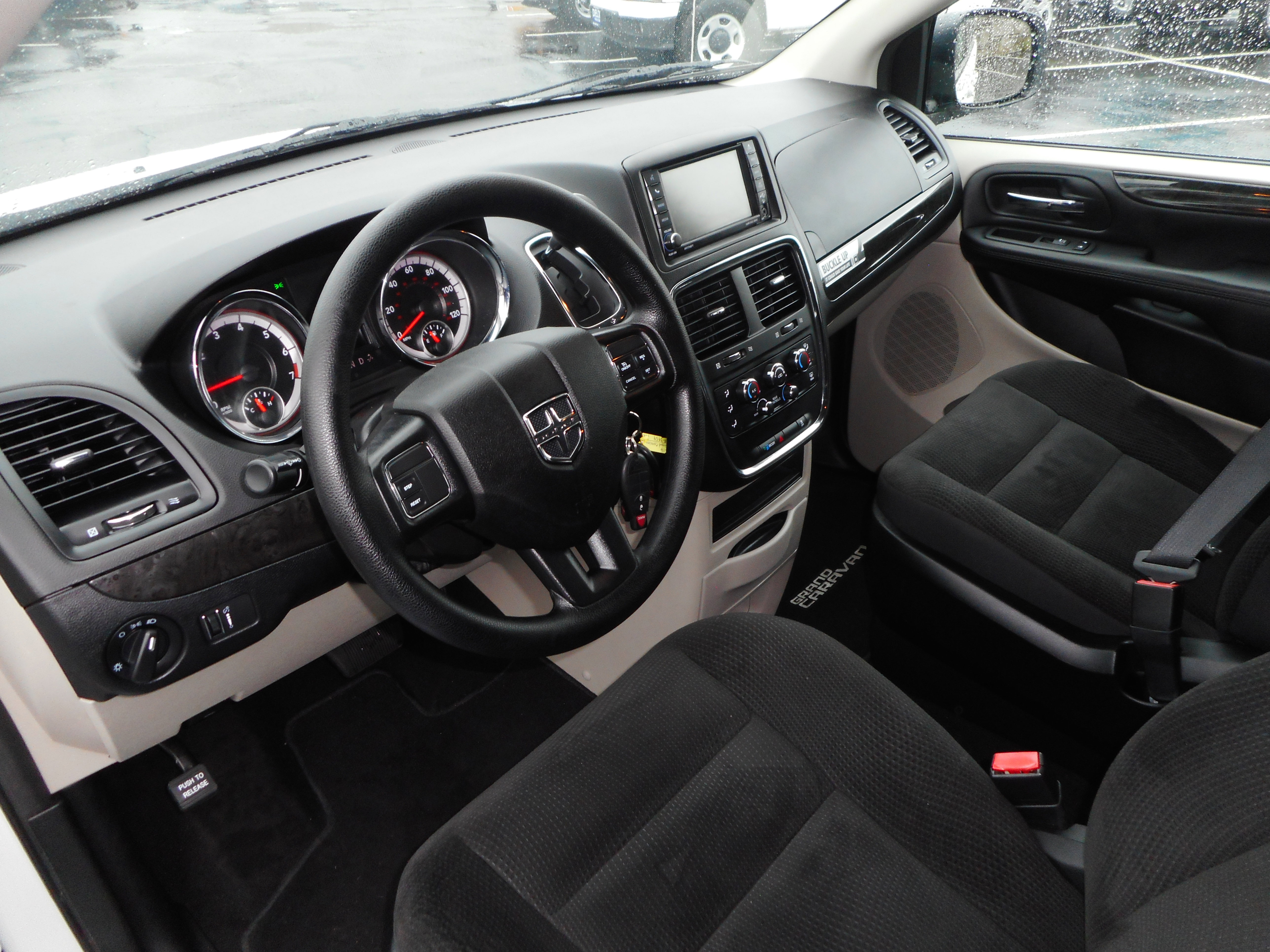 Used 2017 Dodge Grand Caravan SE w/ Power Window Group FWD image 15