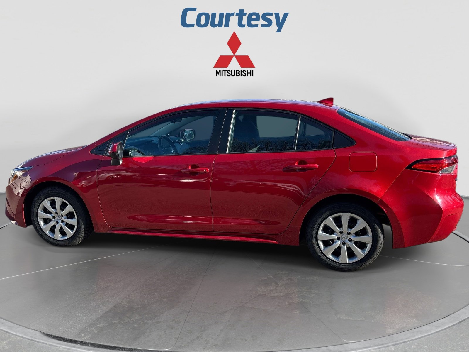 Used 2021 Toyota Corolla LE FWD image 2