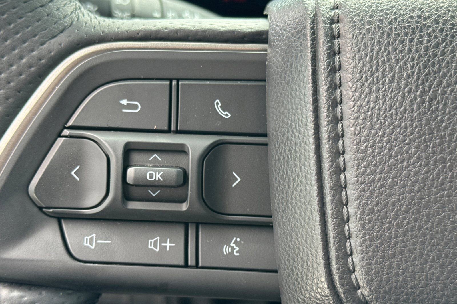 Certified 2025 Toyota Tundra Limited AWD/4WD image 30