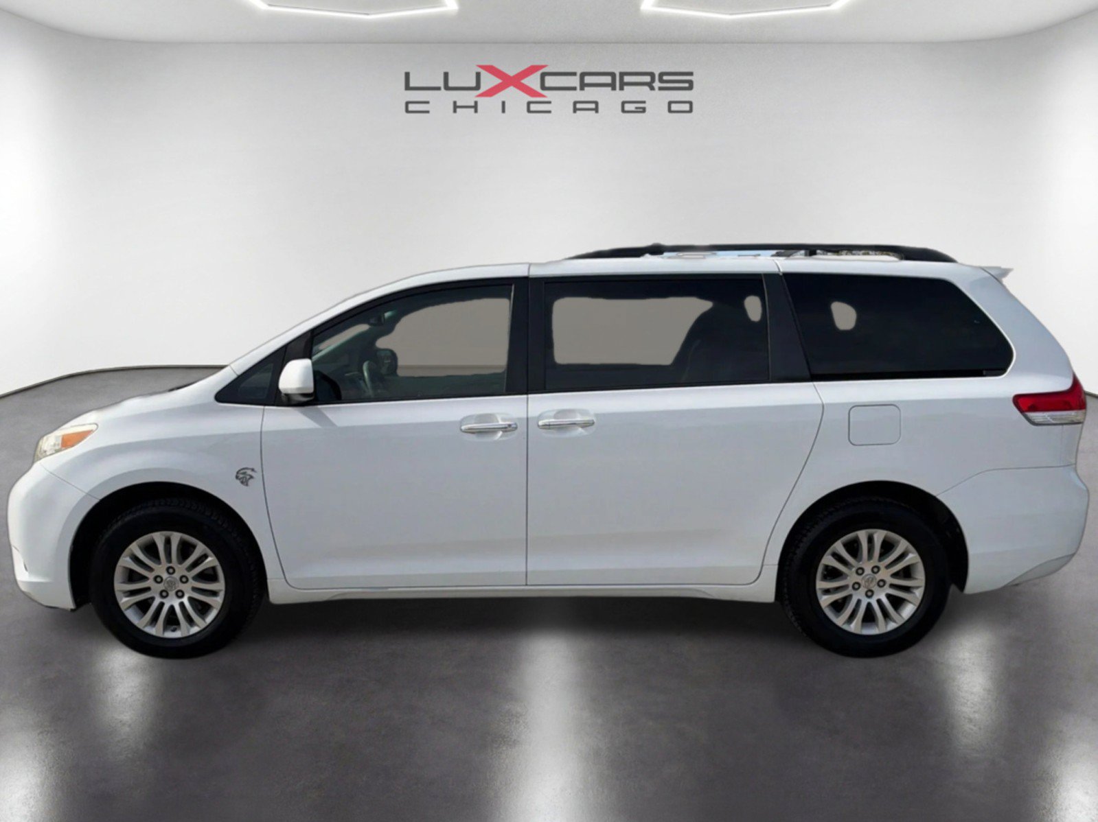 Used 2014 Toyota Sienna XLE FWD image 8