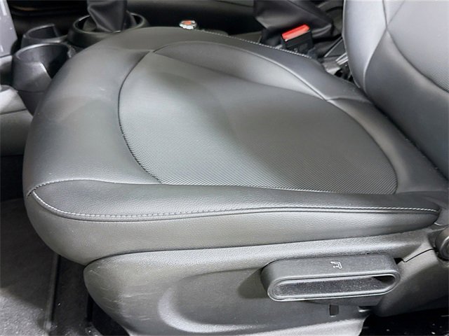 Used 2022 MINI Cooper 4-Door Hardtop image 21
