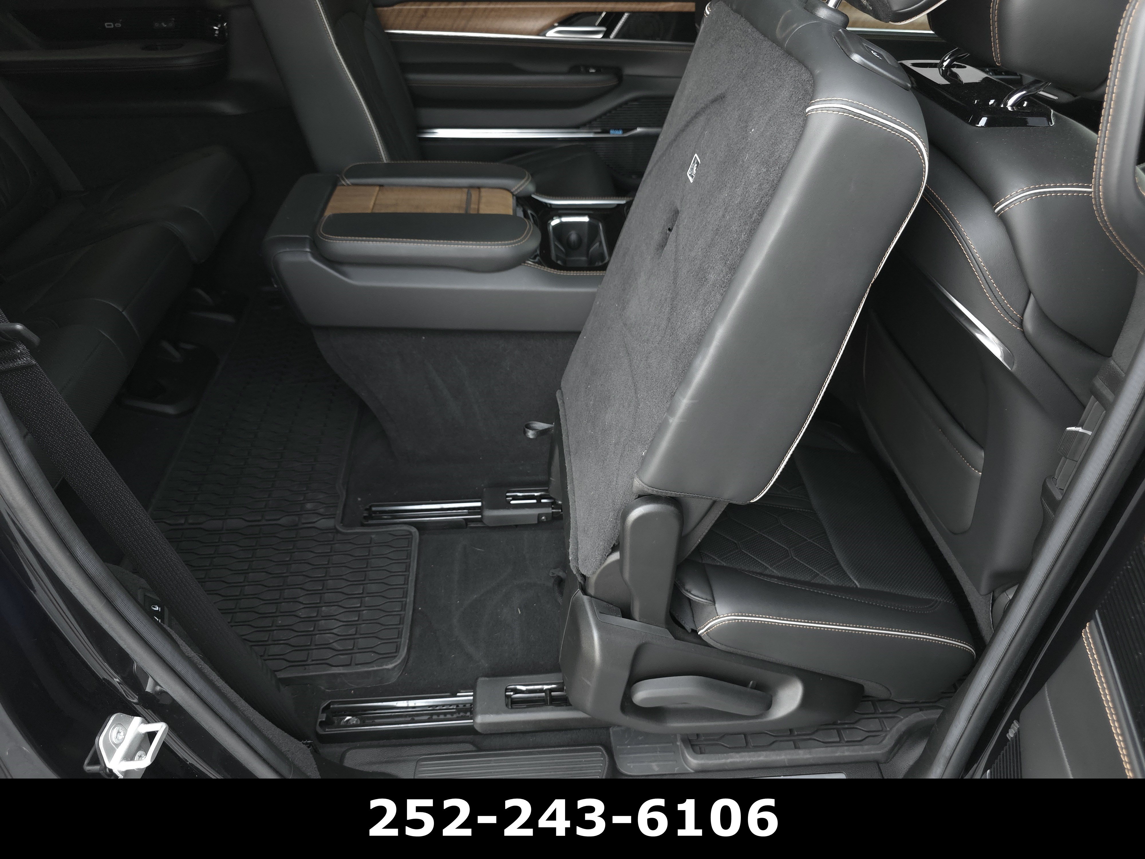 Used 2023 Jeep Grand Wagoneer Series III AWD/4WD image 50