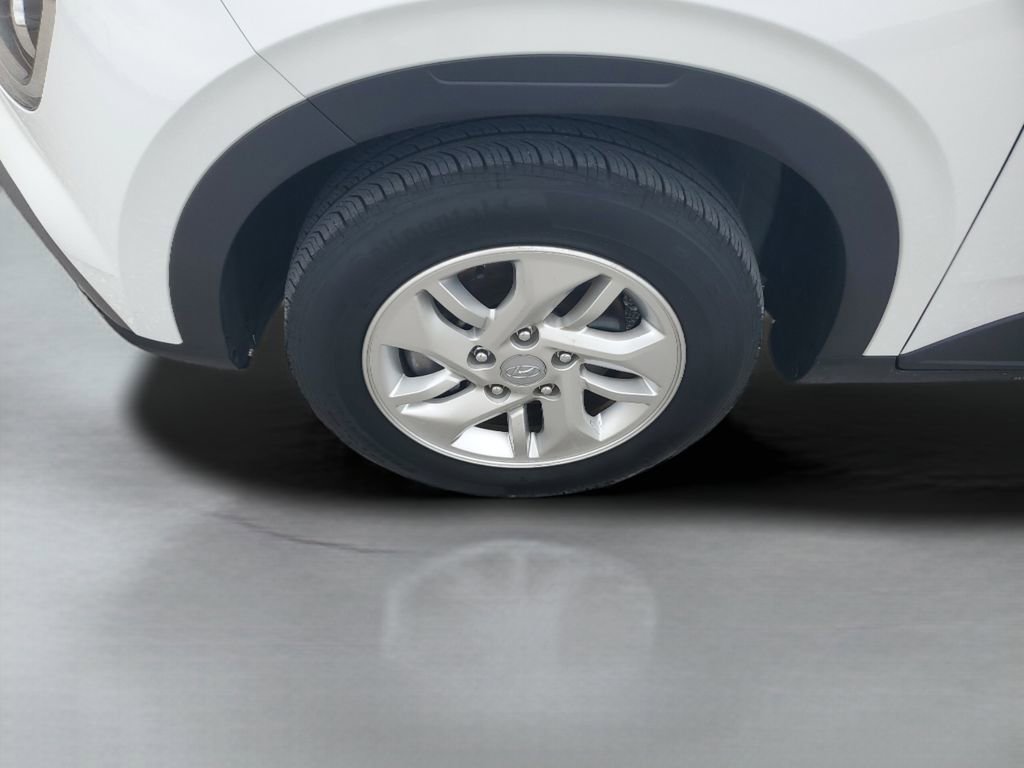 Used 2020 Hyundai Venue SEL FWD image 25