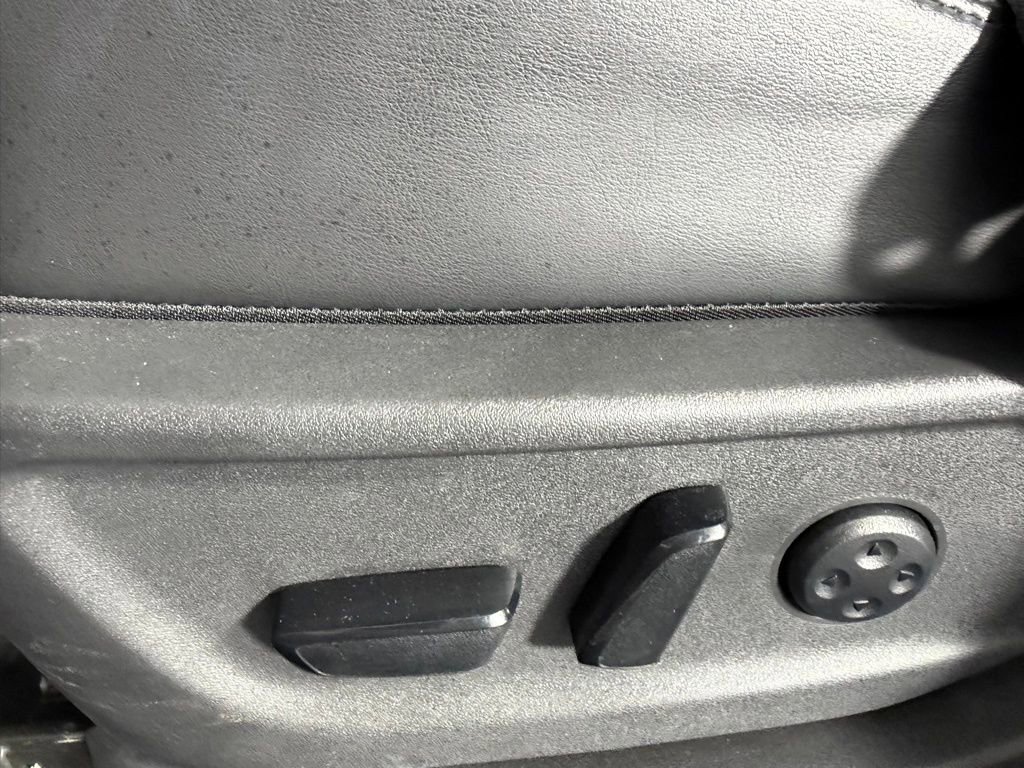 Used 2025 Nissan Ariya FWD image 23