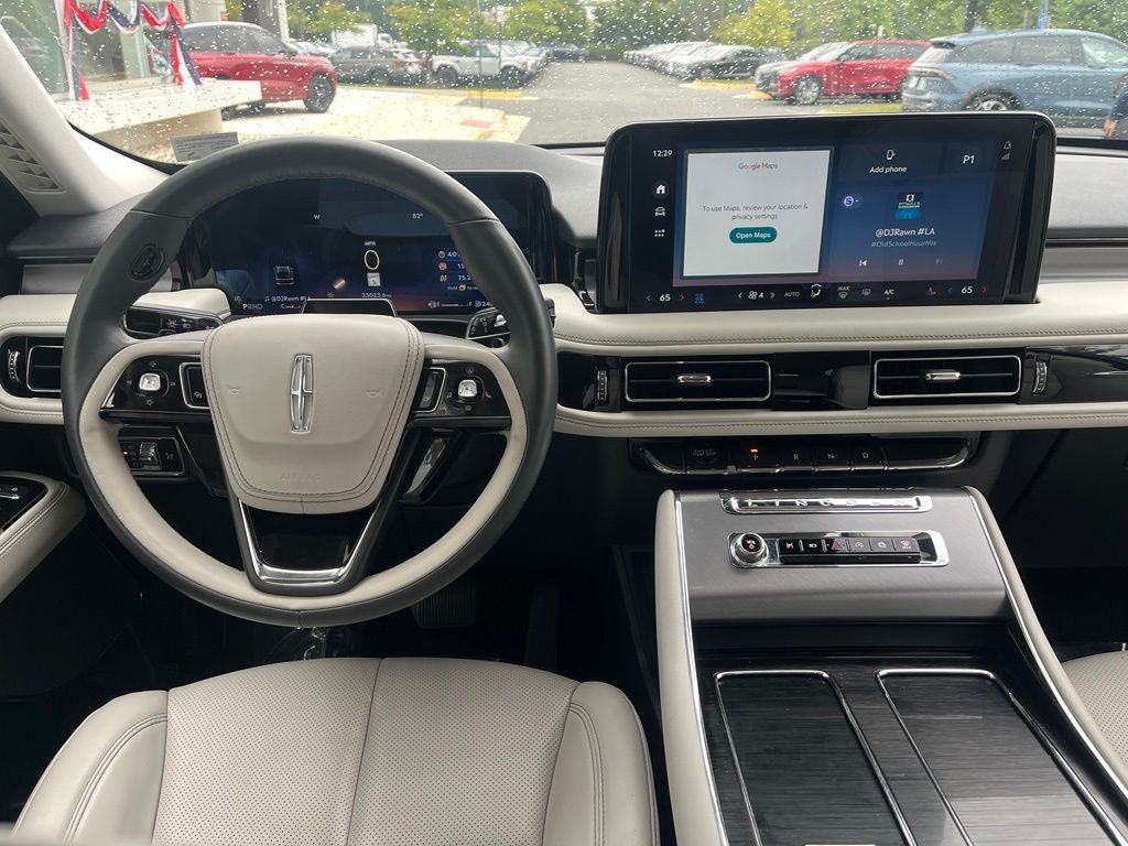 Certified 2025 Lincoln Aviator AWD image 12