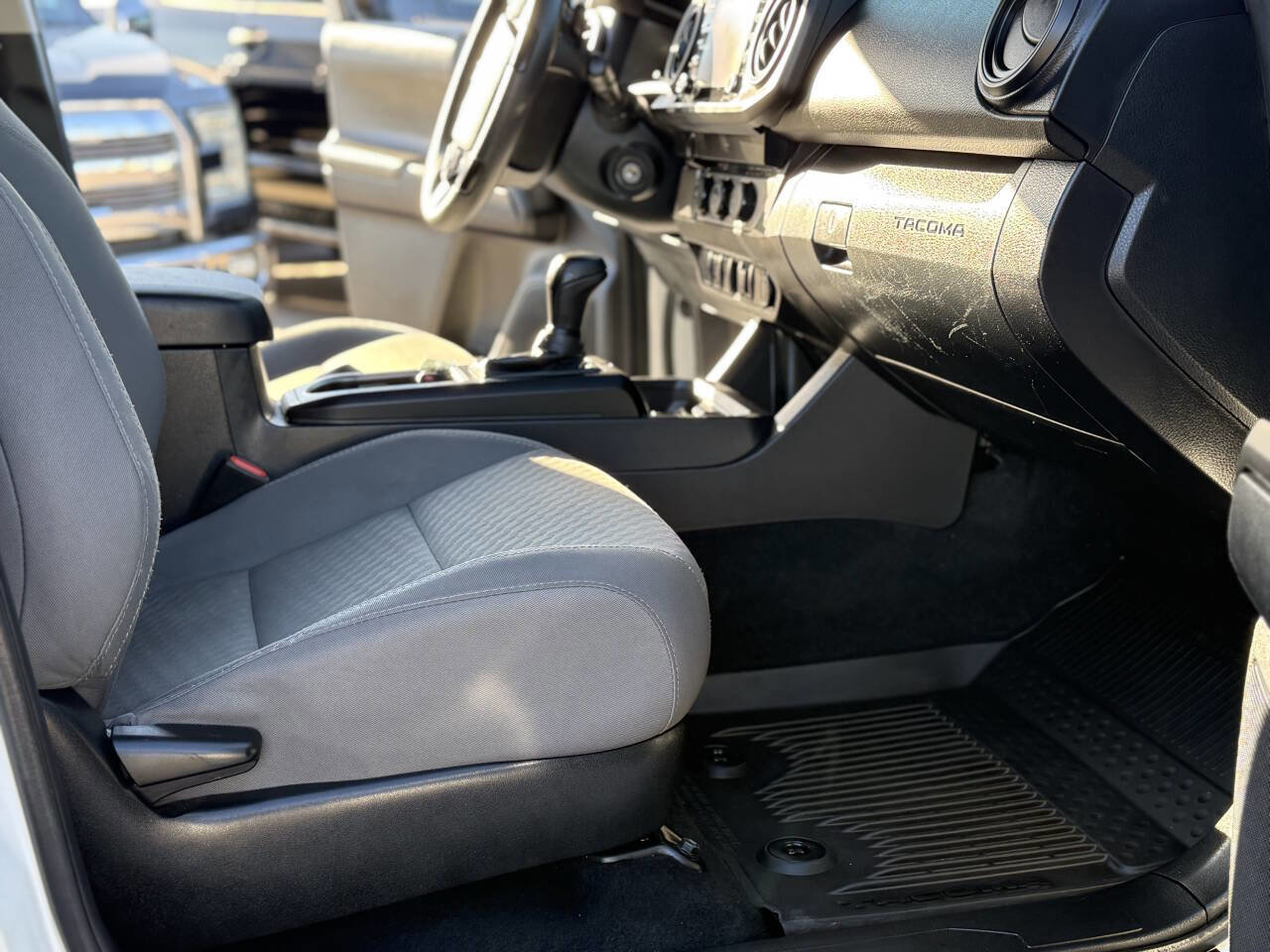 Used 2022 Toyota Tacoma SR w/ SR Convenience Package image 15