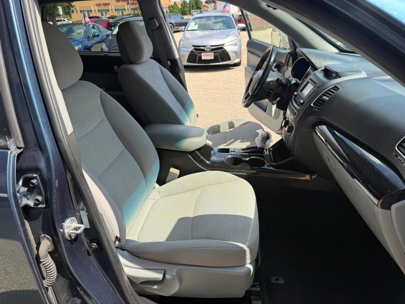 Used 2014 Kia Sorento LX image 16