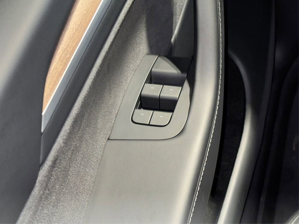 Used 2024 Tesla Model Y Long Range image 33
