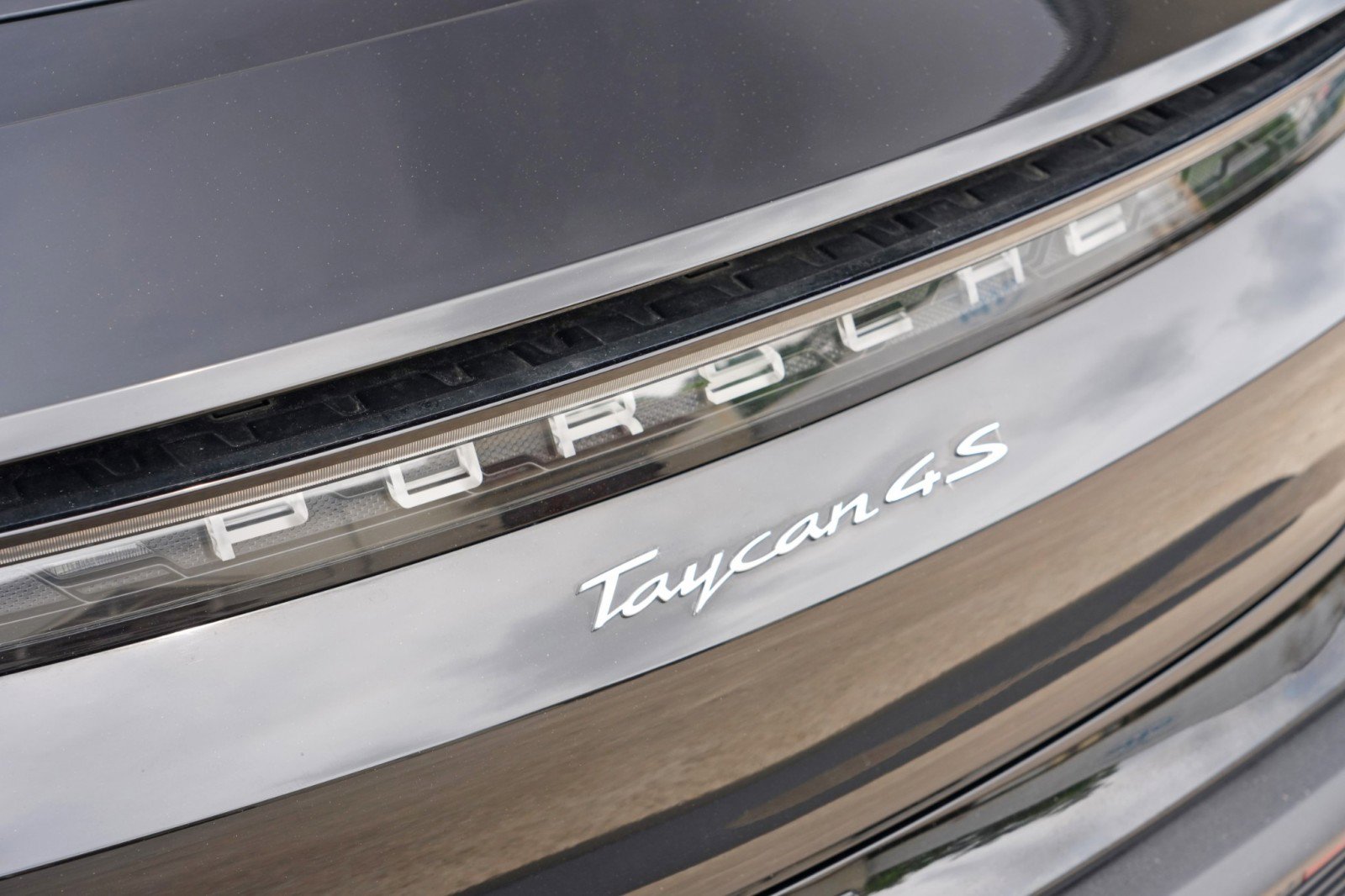 Used 2020 Porsche Taycan 4S AWD/4WD image 57