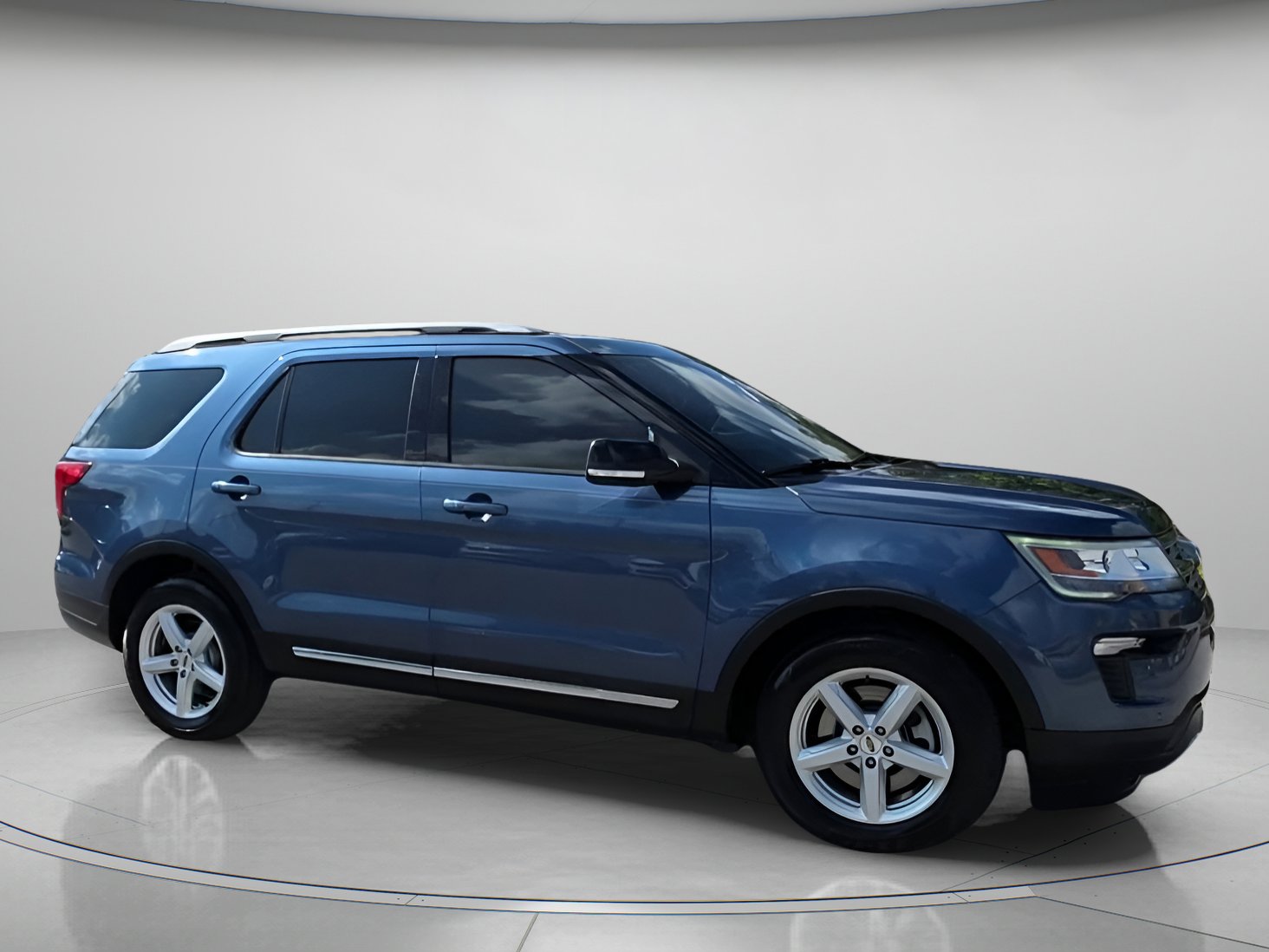 Certified 2018 Ford Explorer XLT w/ Equipment Group 202A image 35