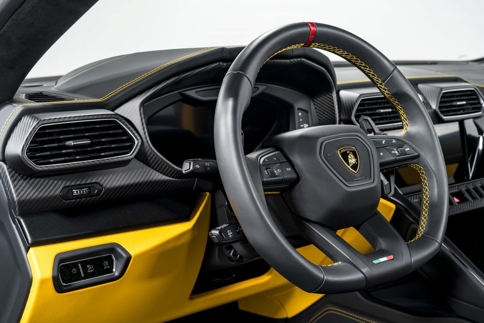 Used 2024 Lamborghini Urus S AWD/4WD image 14