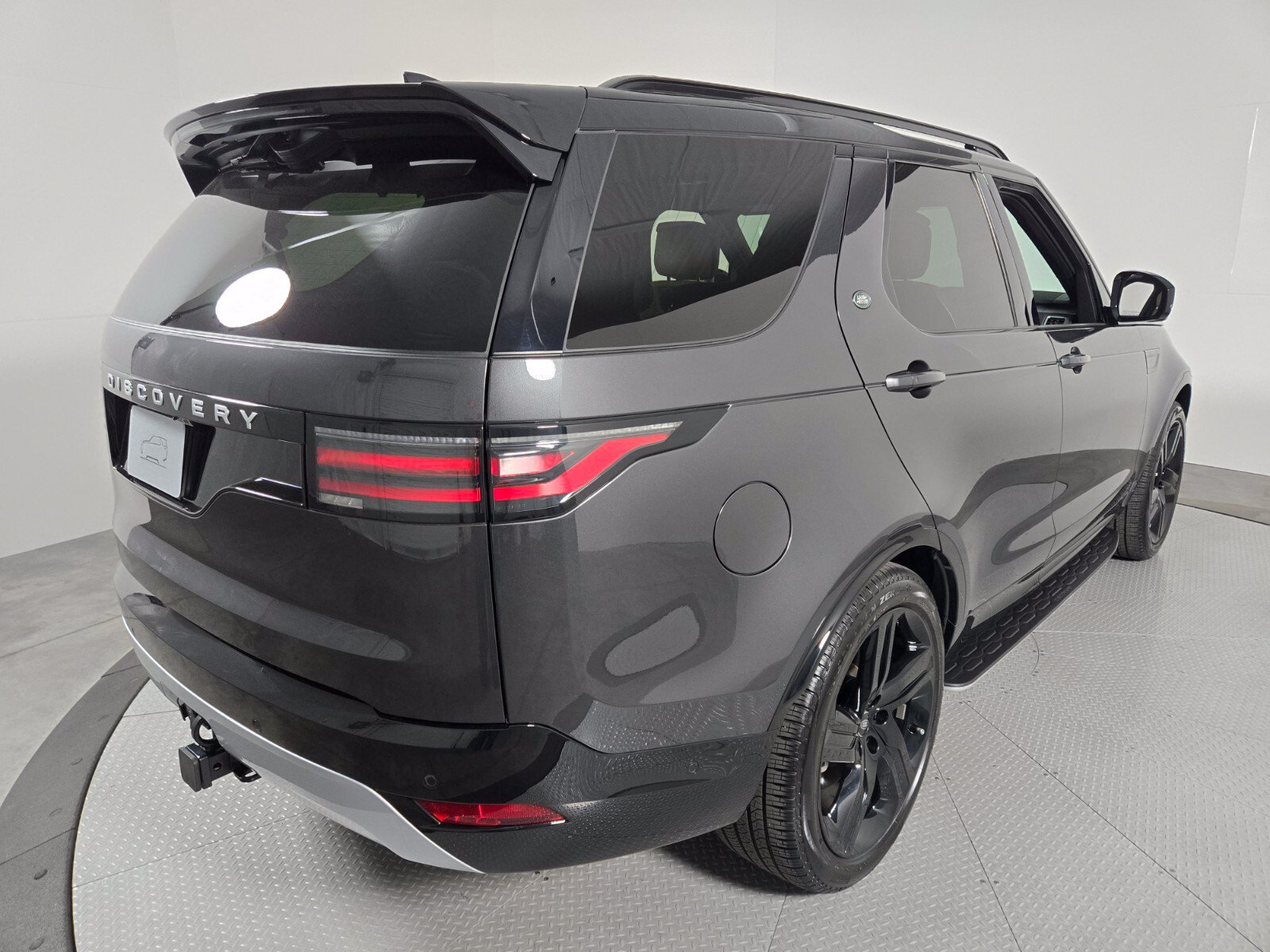 Used 2026 Land Rover Discovery Limited Edition AWD/4WD image 2