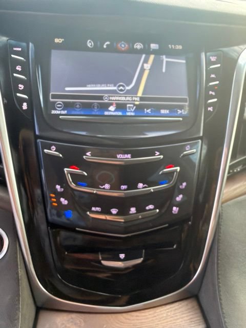 Used 2020 Cadillac Escalade Premium Luxury w/ Escalade Sport Edition AWD/4WD image 24