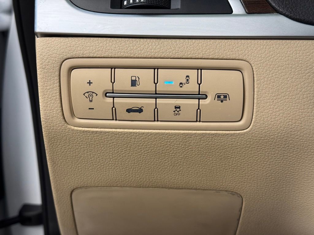 Used 2015 Hyundai Genesis 3.8 w/ Option Group 02 image 29