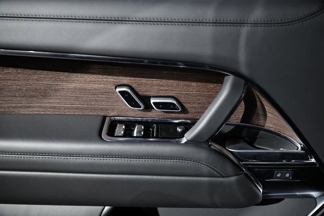 New 2025 Land Rover Range Rover Long Wheelbase SE image 19