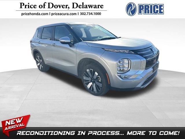 Used 2025 Mitsubishi Outlander AWD image 1