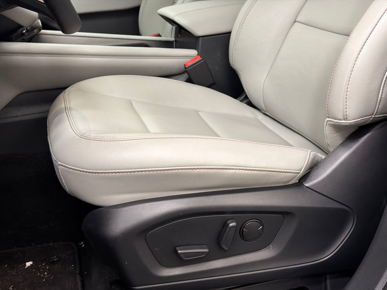 New 2026 Ford Explorer Active w/ Active Comfort Package AWD/4WD image 16