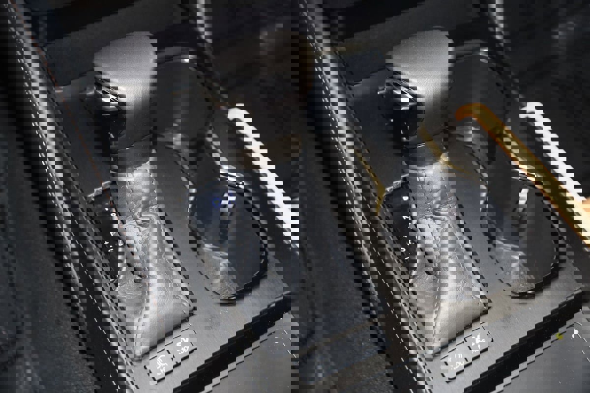 Used 2025 Lexus ES 300h F Sport w/ Accessory Package (Z1) image 7