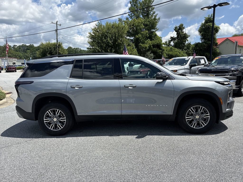New 2025 Chevrolet Traverse LT image 9