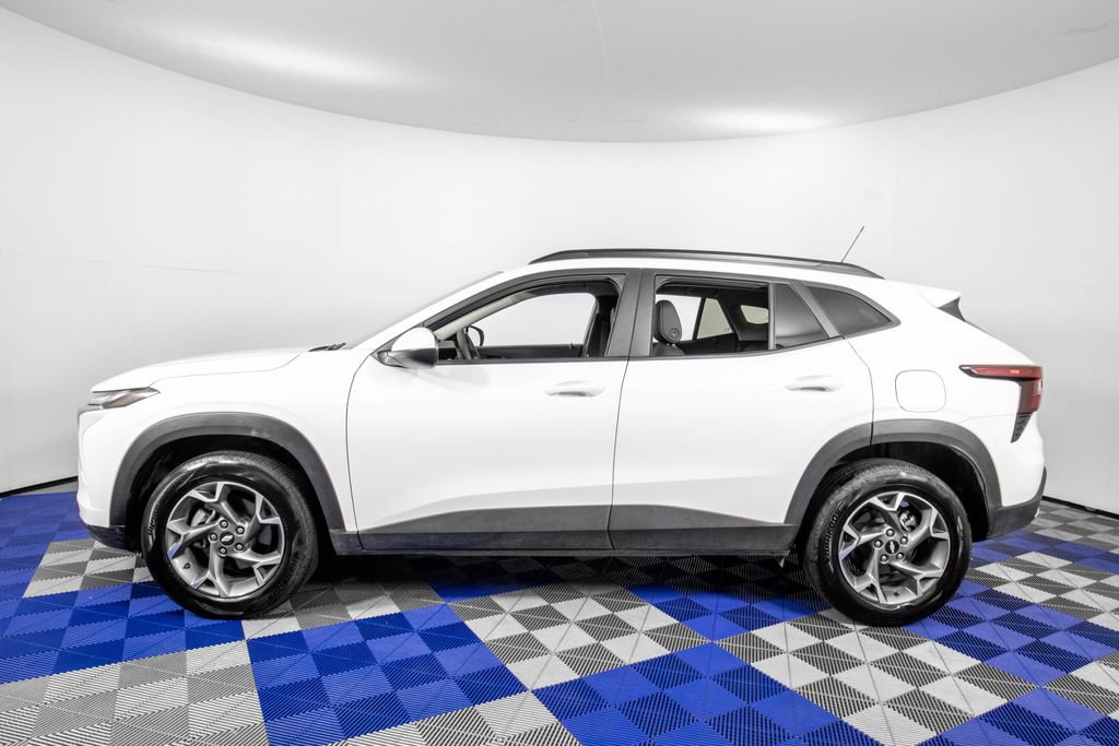 Used 2025 Chevrolet Trax LT image 8