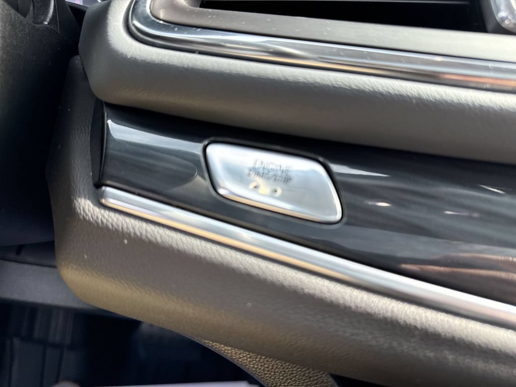 Used 2020 Buick Enclave Essence w/ Sound and Sites Package FWD image 18