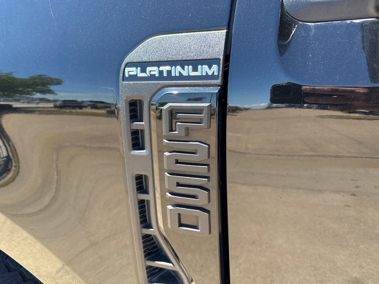 Used 2025 Ford F250 Platinum image 12