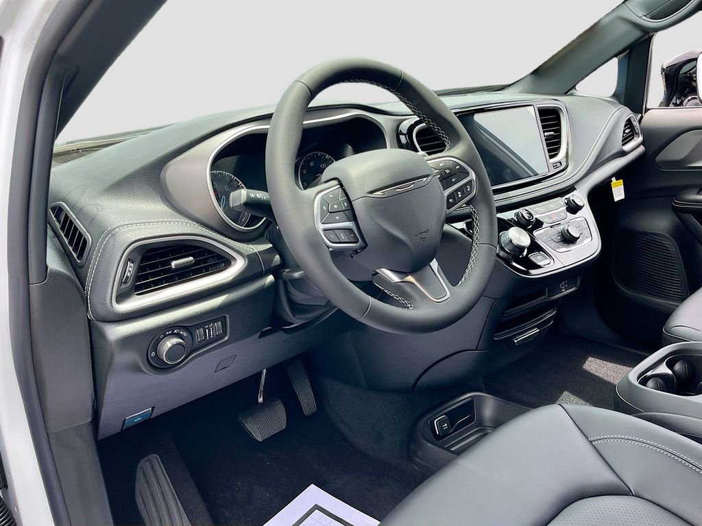 New 2027 Chrysler Pacifica Select FWD image 9