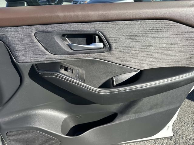 Used 2023 Nissan Rogue SV image 8