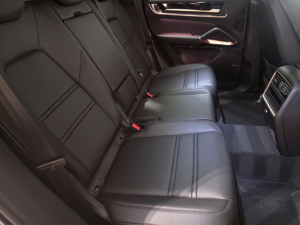 New 2026 Porsche Cayenne Turbo AWD/4WD image 20
