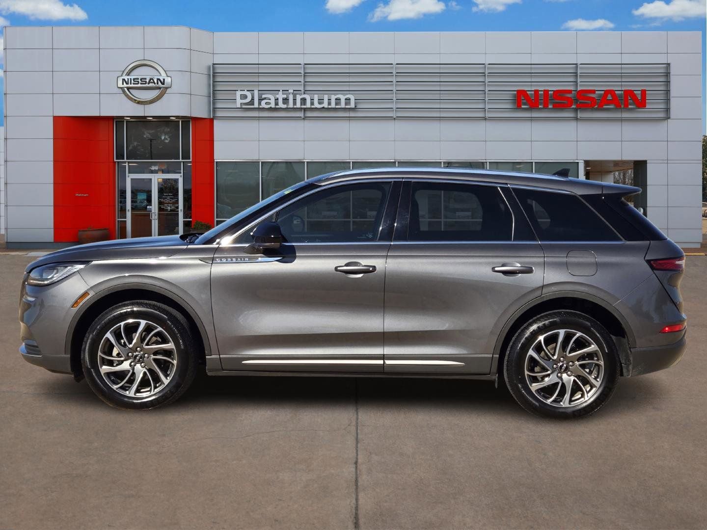 Used 2022 Lincoln Corsair FWD image 3