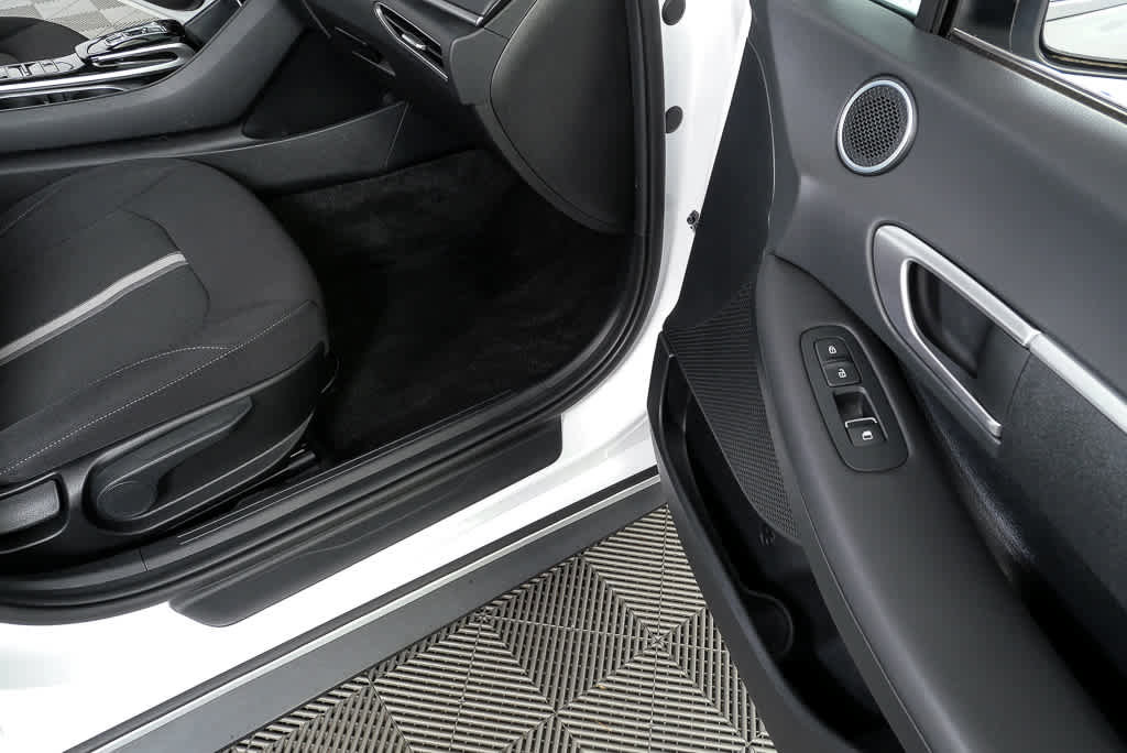 Certified 2023 Hyundai Sonata SE w/ Cargo Package image 22