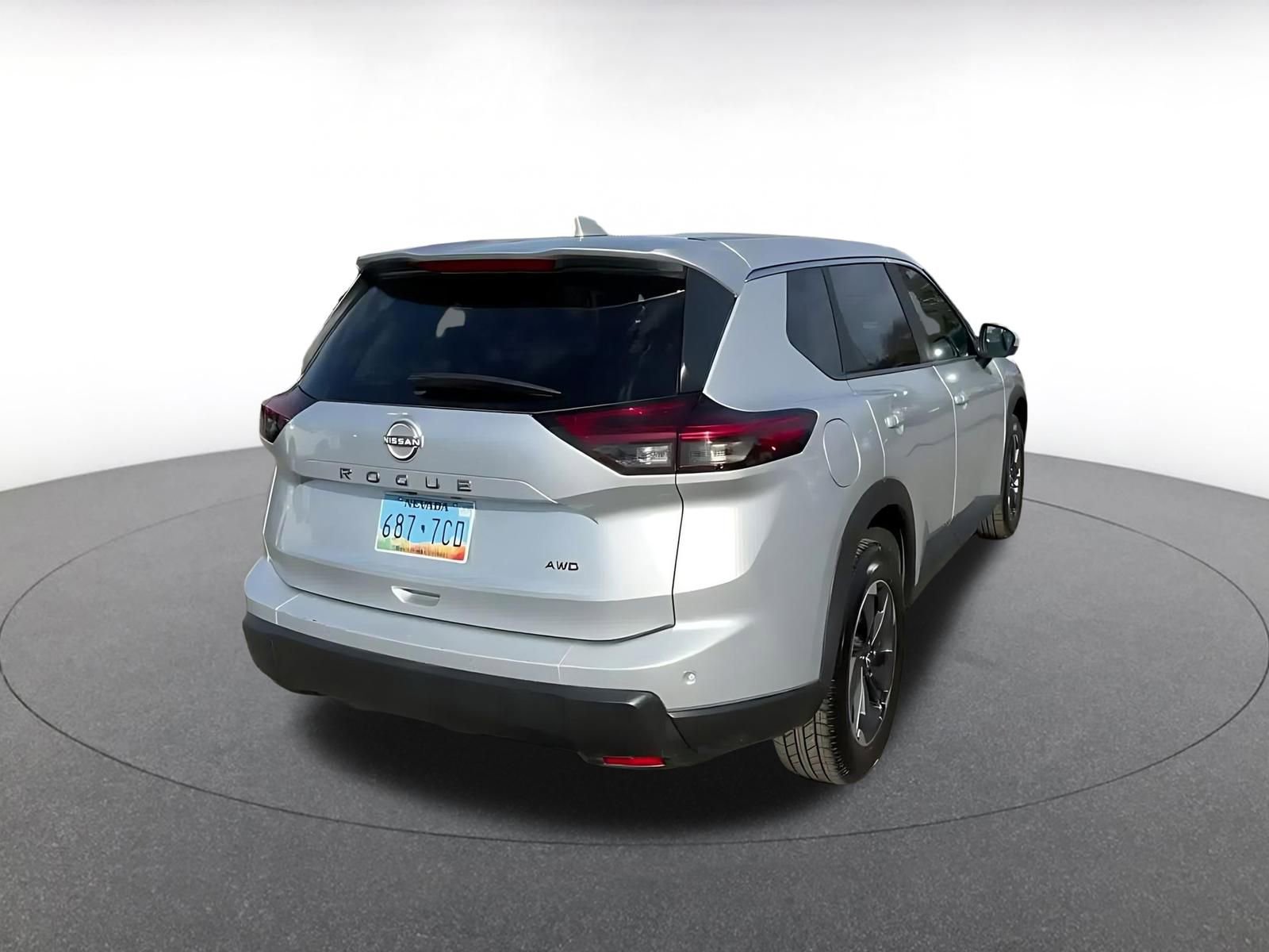 Used 2025 Nissan Rogue SV image 14