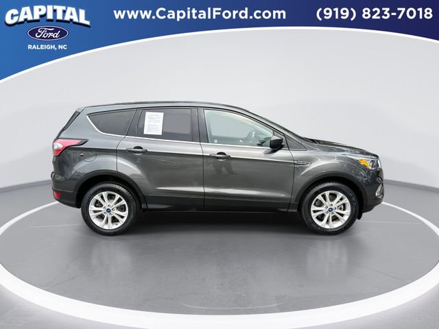 Used 2017 Ford Escape SE w/ SE Cold Weather Package AWD/4WD image 9