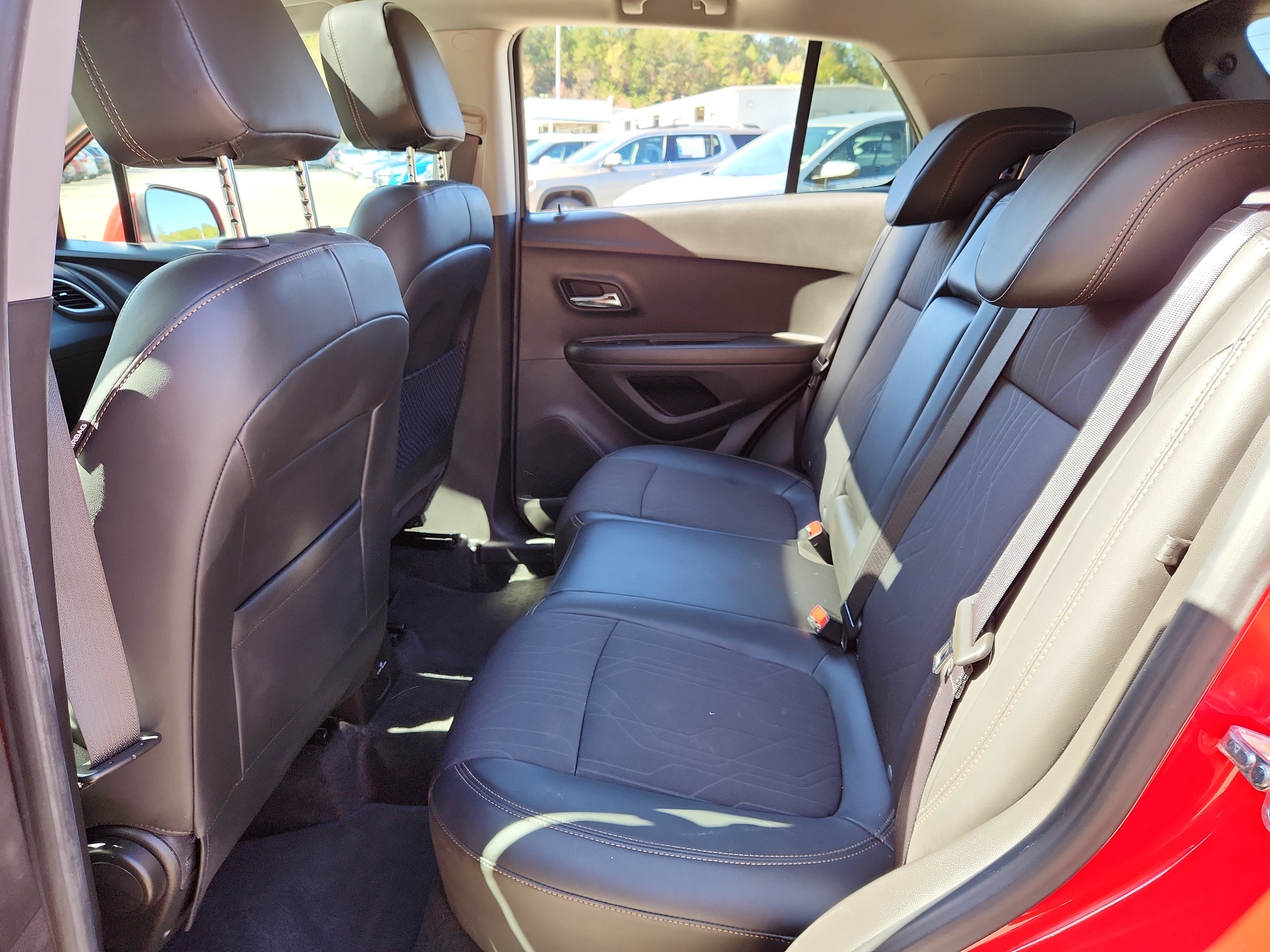 Used 2020 Chevrolet Trax LT w/ Sun & Sound Package image 38