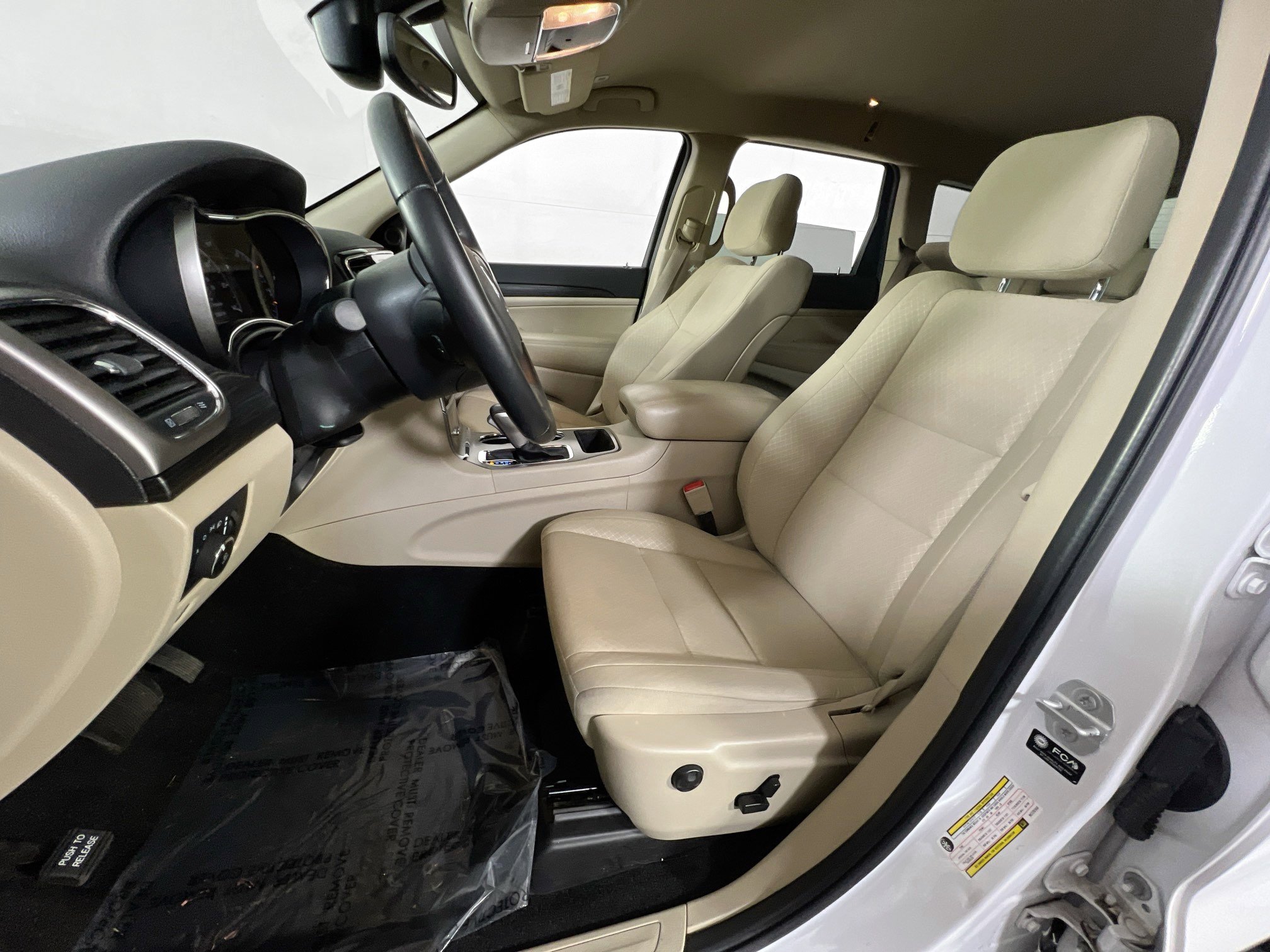 Used 2022 Jeep Grand Cherokee Laredo E image 20