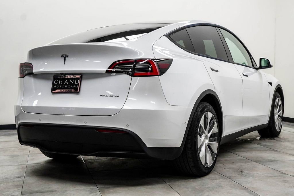 Used 2021 Tesla Model Y Long Range image 11
