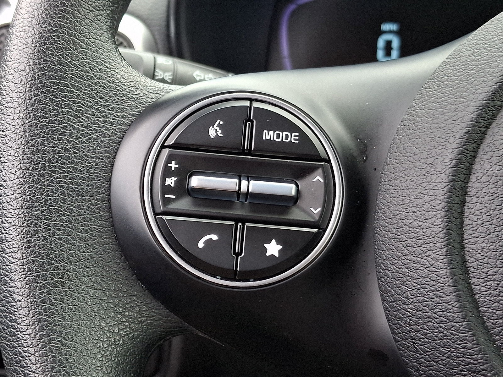 Certified 2025 Kia Soul LX w/ LX Technology Package FWD image 20