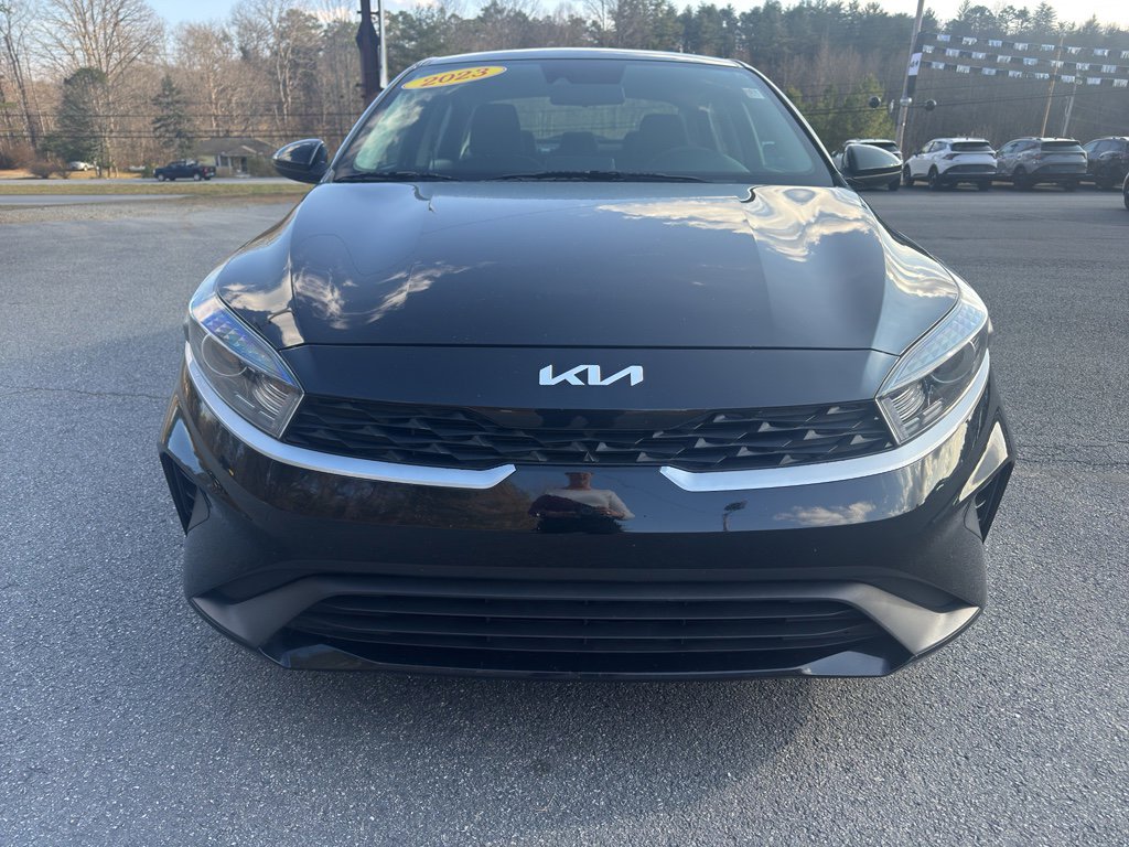 Used 2023 Kia Forte LXS image 2