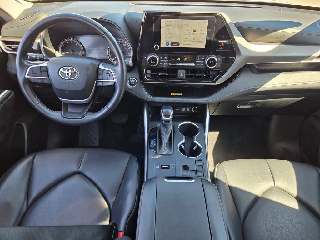 Used 2023 Toyota Highlander XLE FWD image 12