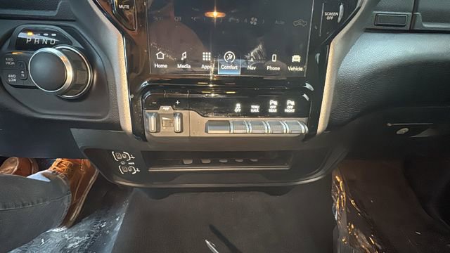 Used 2024 RAM 2500 Big Horn w/ Safety Group image 21