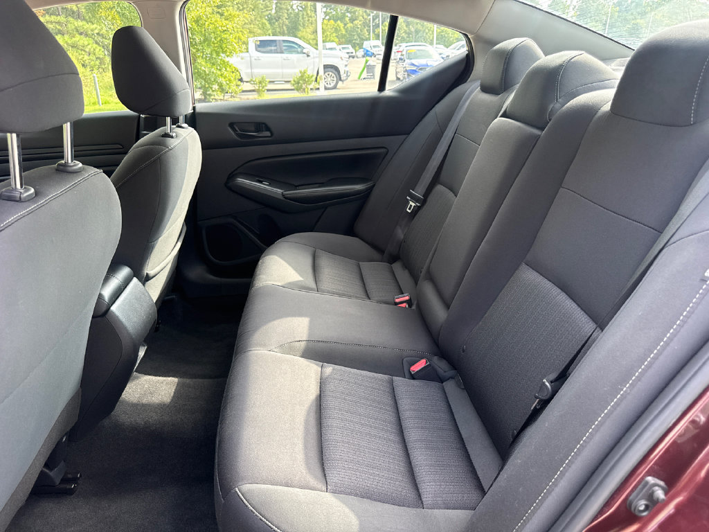 Used 2024 Nissan Altima 2.5 SV FWD image 32