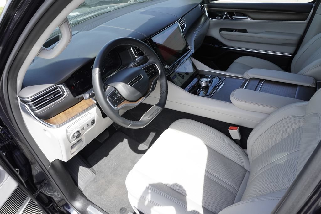 Used 2023 Jeep Grand Wagoneer 4WD image 18