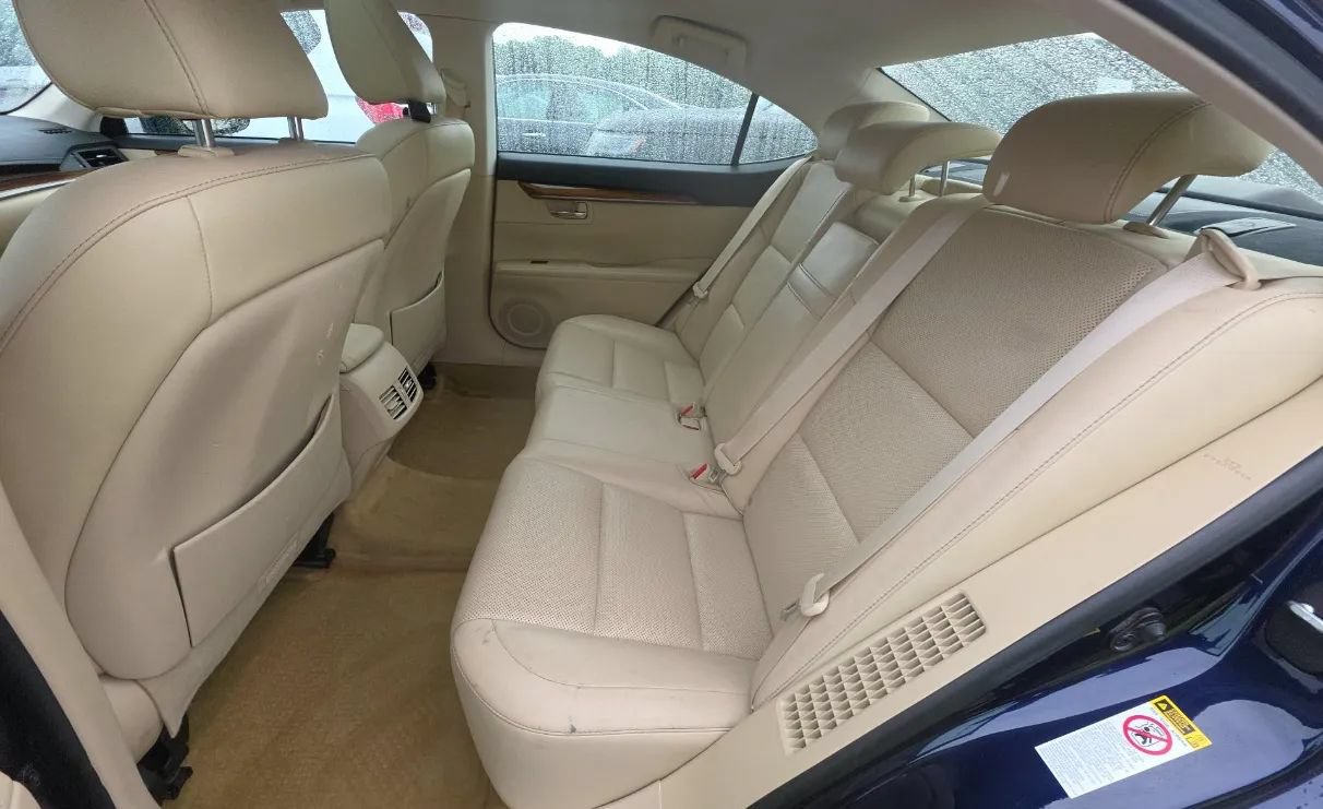 Used 2013 Lexus ES 300h w/ Luxury Pkg FWD image 6